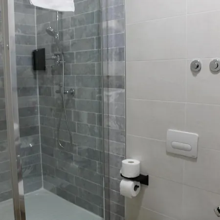 Gd House בית הארחה 3*