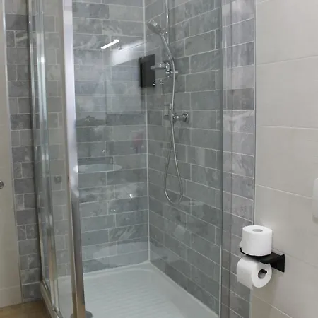Gd House בית הארחה 3*